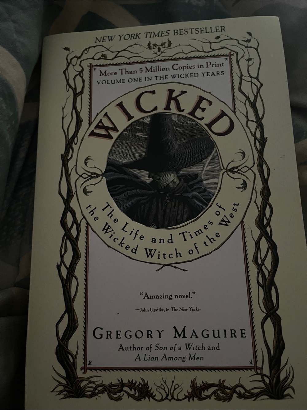 Wicked by Gregory Maguire - Cream Cover
